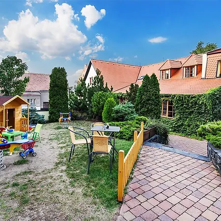 Konukevi Restaurace A U Palecku 3*