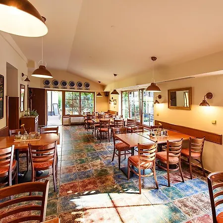 Konukevi Restaurace A U Palecku 3*